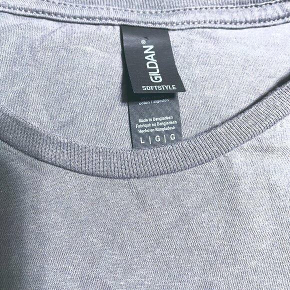 Chillin With My Gnomies Gray T-Shirt Size L - Picture 4 of 4